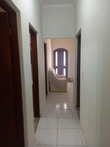 Casa Térrea Grande 3 quartos no Bairro Moreira Cesar - Pindamonhangaba-SP