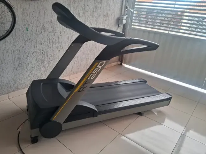 Esteira Ergométrica Movement RT250