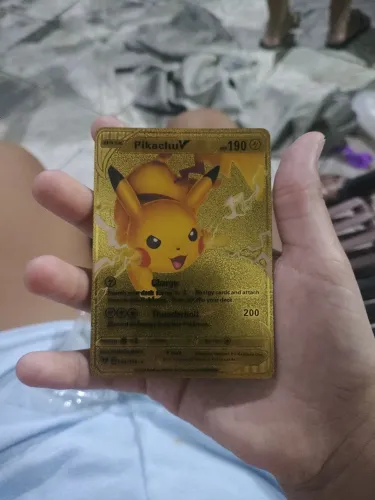 Carta de pokémon dourada