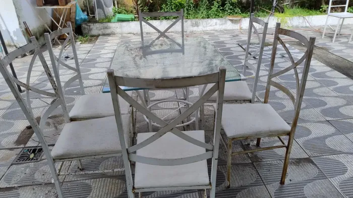 Jogo de mesa e cadeiras 