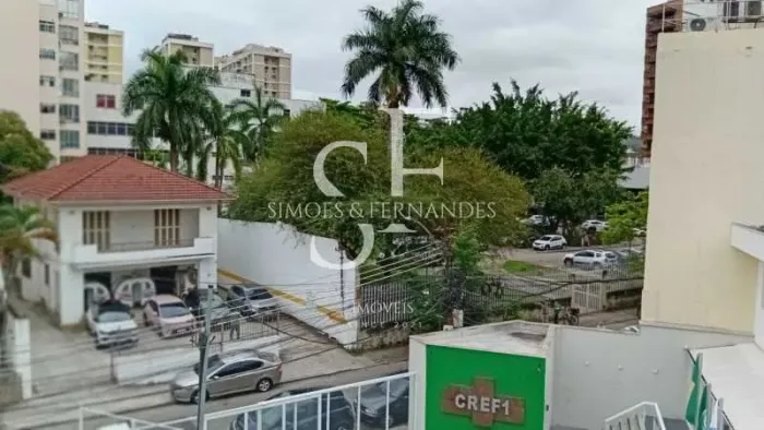 Tijuca - Rua Adolfo Mota. Apartamento 2 quartos, 2 banheiros, excelente localização.