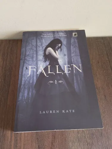 Livro Fallen - Lauren Kate