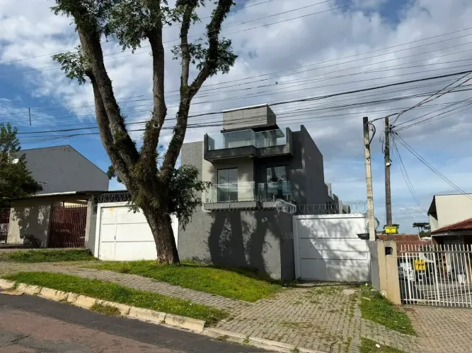 Sobrado para venda possui 94 metros quadrados com 3 quartos em Cachoeira - Curitiba - PR