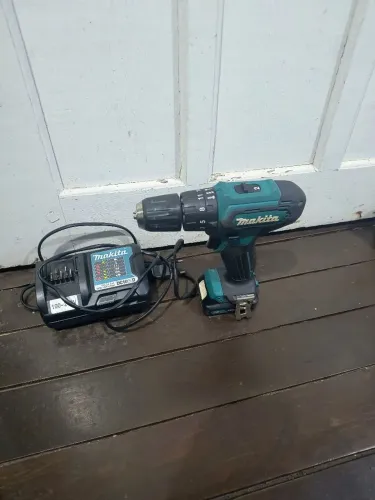 Aparafusadeira 12 volt marca Makita