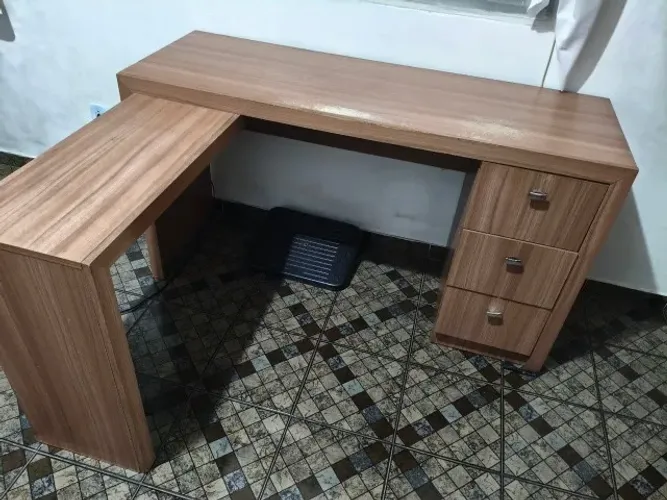 Mesa de Escritório em L com 3 Gavetas