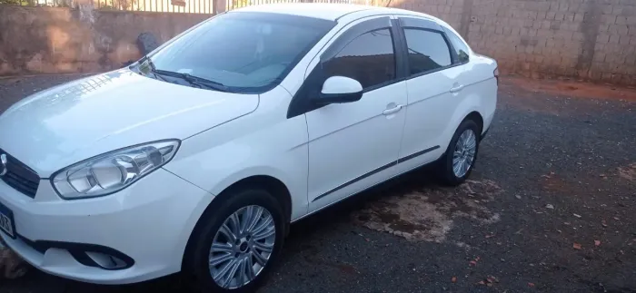 Fiat Grand Siena Essence 1.6 Flex 16V 2014