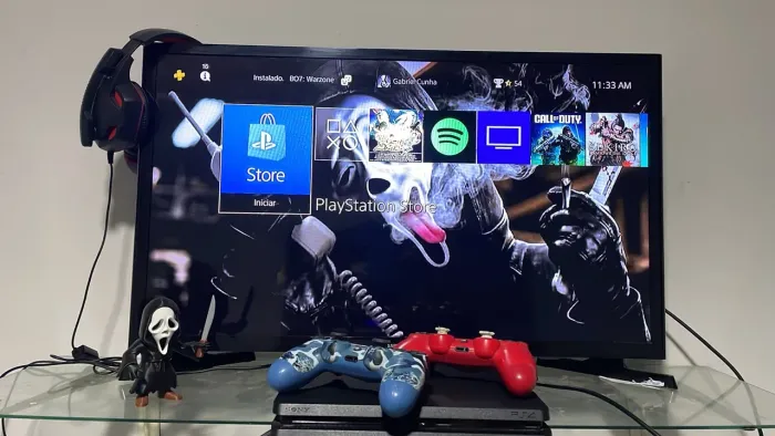 PS4 Slim 500GB + 2 Controles - Catanduva