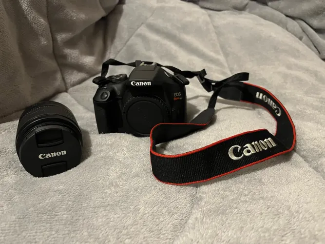 Canon T7 + 18-55mm + Flash Yongnuo YN560 IV + Bolsa + Acessórios