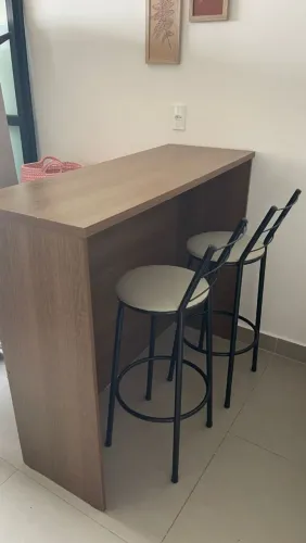 Balcão americano + 2 banquetas 