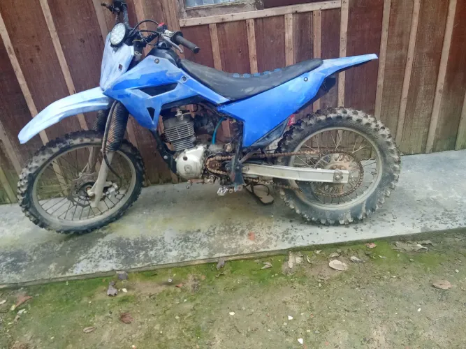 Vendo moto de trilha