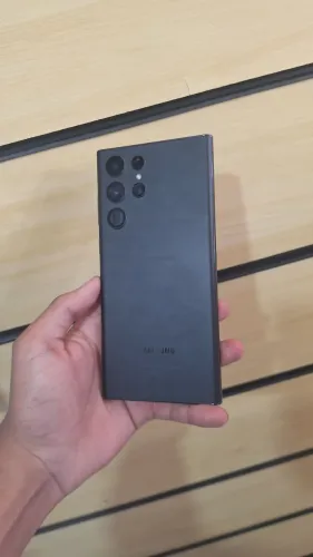 S 22 ultra 256GB com linha na tela
