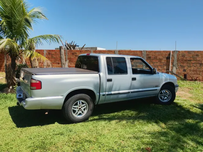Chevrolet S10 Pick-up Std. 2.2 MPFI CD 2000