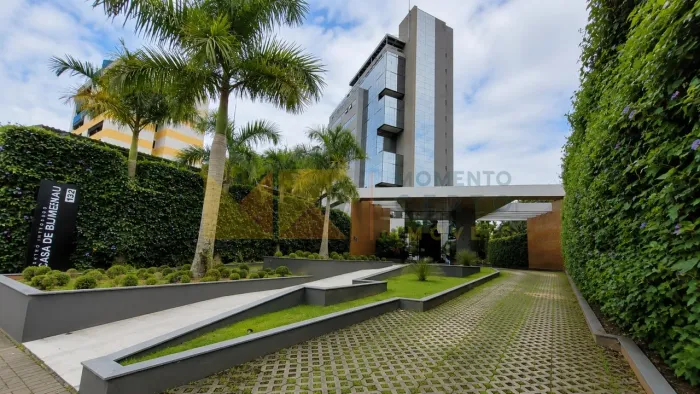 Sala Comercial Nova no Centro de Blumenau Localização Estratégica e Alta Visibilidade