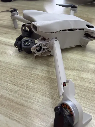 Drone DJI mini 3 para retirada de peças ou reparo.