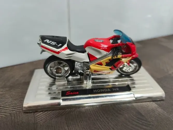 Miniatura Moto Motocicleta Honda e Suzuki 1/18 com base valores unitarios na descrição