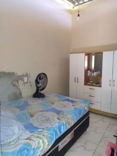 Alugo casa.