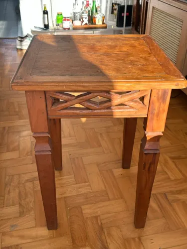 Mesa de madeira maciça rústica