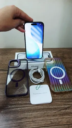 APPLE Iphone 15. 128 GB. Bateria 81%. Acompanha 2 cases originais. Perfeito estado.