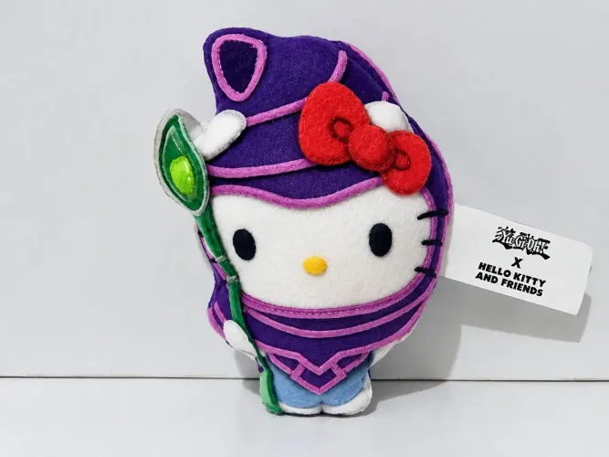 Boneca de Pelúcia Hello Kitty Yu-Gi-Oh McDonald's Mago Negro - Colecionável