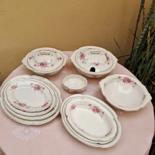 Conjunto Antigo - Porcelana Ramos - 13 Peças - Flores Rosas e Filetes Dourados
