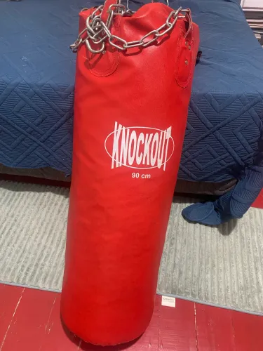 saco de vermelho com 90 cm de altura, acompanha com par de luvas vermelhas