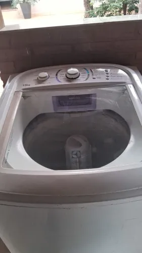 Máquina de Lavar roupas Eletrolux 15kg com perfeito funcionamento. 