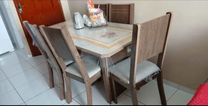 Vendo mesa de madeira seminova