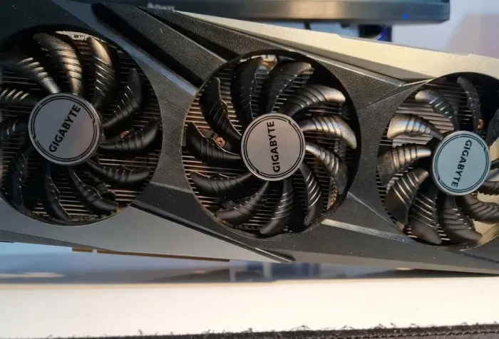 Radeon RX 7600 Gigabyte 8GB - Estado de Nova (Para Reparo / Leia o Relato).