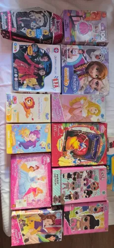 Lote de brinquedos infantis no estado