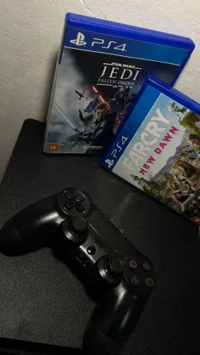 PLAYSTATION 4