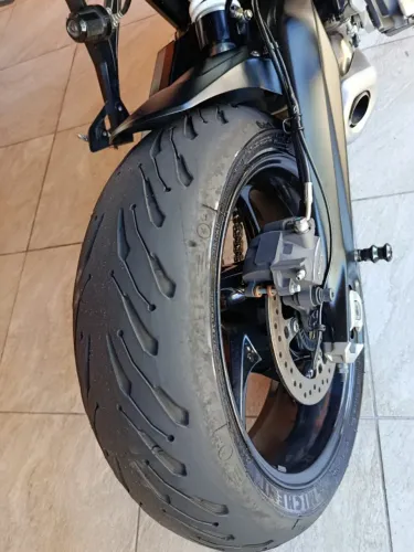 Triumph 660 sport-Doc. Ok/ IPVA Pago/SD/KM Baixa/Man. e Ch. Res/Freio ABS/Slider Banl e Be
