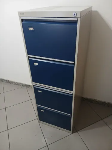 Arquivo morto e Mesa de vidro.