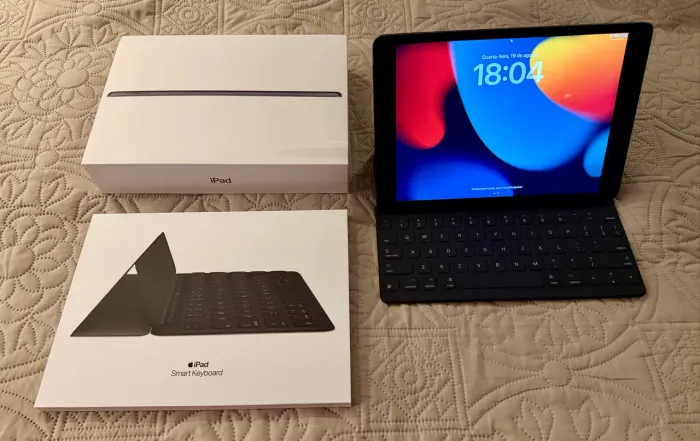 iPad 9ª geração 256GB (Wi-Fi e Cellular) + Smart Keyboard