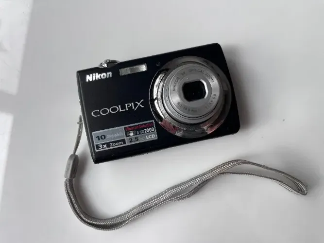 Nikon Coolpix S225 linda!
