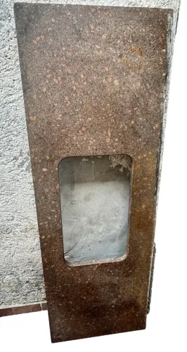DOAÇÃO - Pedra de Pia em Granito Marrom (Retirada no Local)