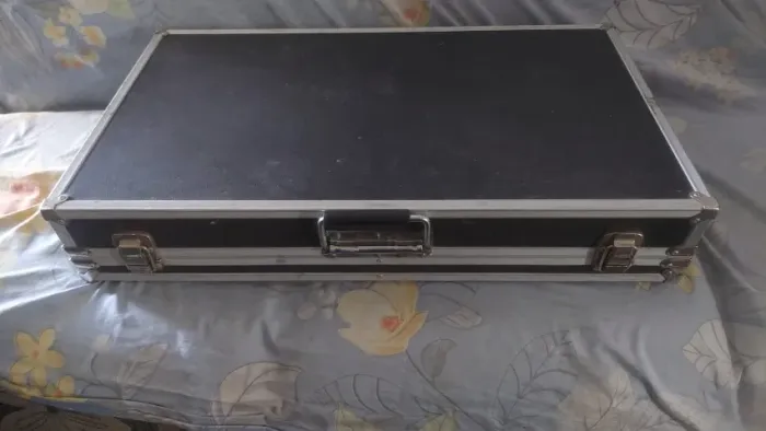 Hard Case em ótimo estado