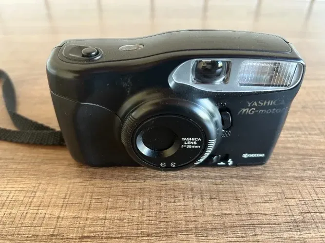 Câmera antiga Yashica Mg Motor