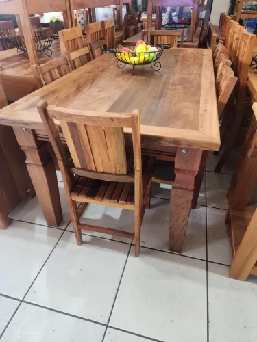 Jogo de mesa 8 cadeiras em madeira de Demolição 