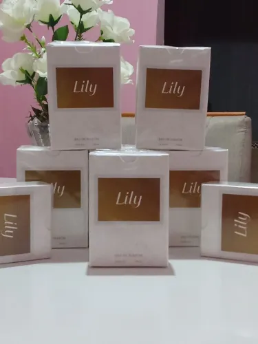 Perfume importado Linha Premium Lily feito a base de óleo que fixa bem na pele dura bast