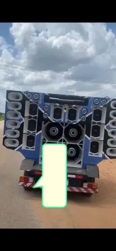 Paredão de Som Potente.