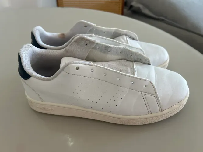 Tênis adidas
