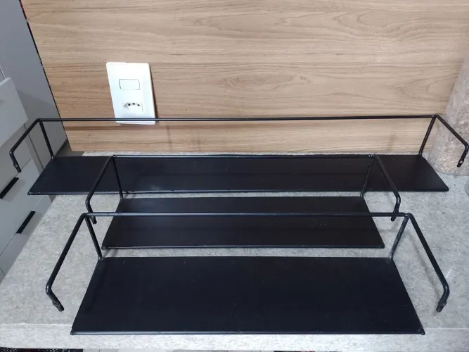 Conjunto de 3 prateleiras de ferro na cor preta