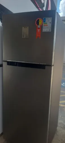 Geladeira Samsung 460 litros fosfri poucos dias de uso.