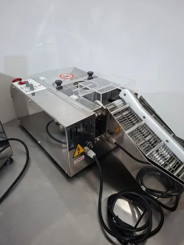 Maquina empanadeira de salgados