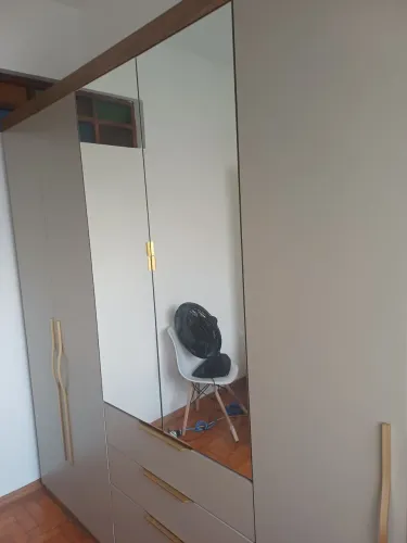 Guarda roupa zero 6 portas e 4 gavetas 3 meses de uso. (Desmontagem por conta do comprador