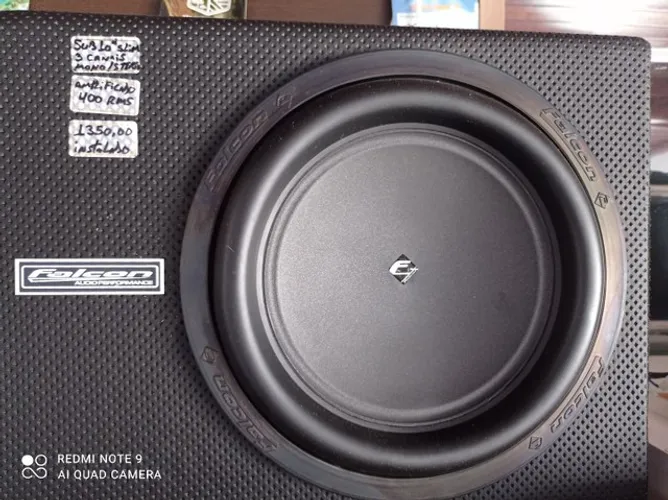 Caixa amplificada Falcon com sub de 8" 400rms e canais mono e stereo instalado