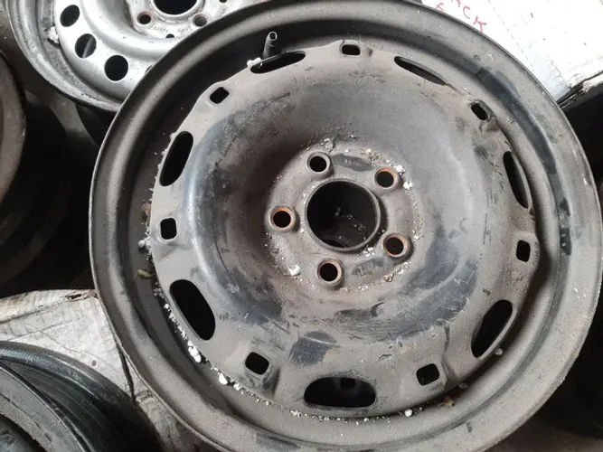 Roda de ferro aro 14 Vw Fox preta 5x100 usada