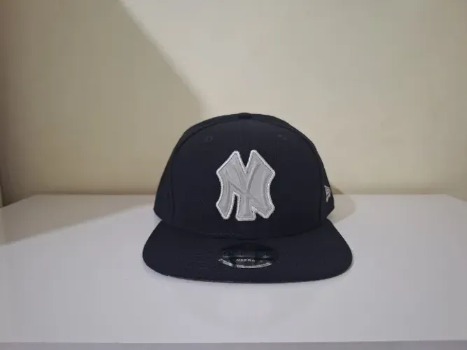 Boné New Era Aba Reta MLB New York Yankees Logo Refletivo Original