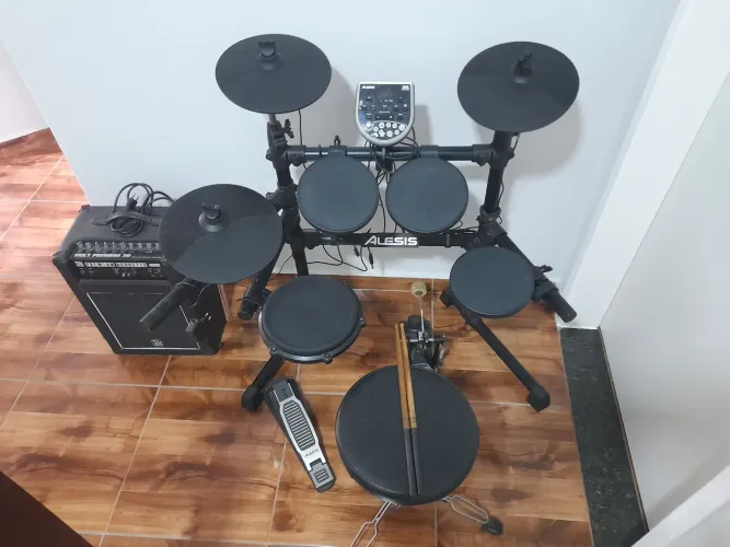 Bateria eletrônica alesis dm6 
