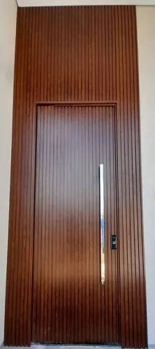 Fachada em ripado amadeirado | Sob medida | Com porta ou sem